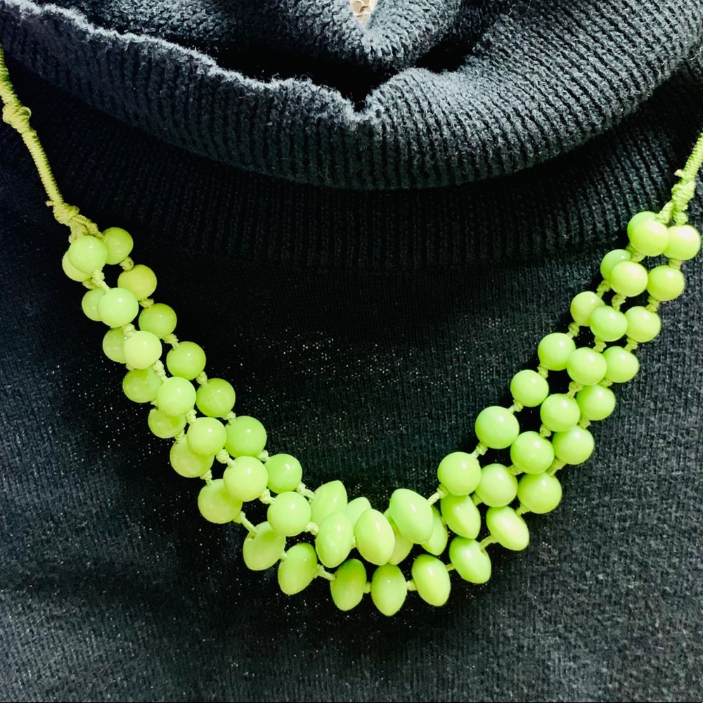 VINTAGE green glass green marble necklace.